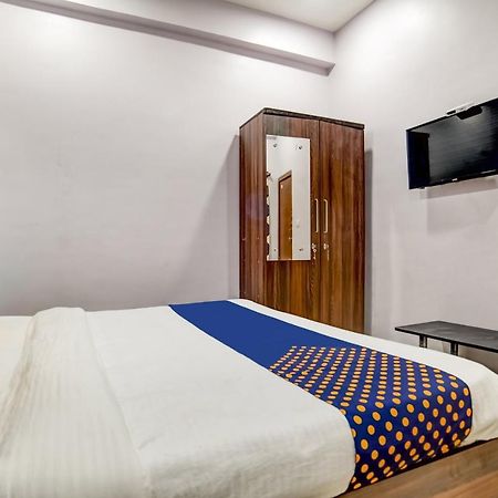Spot On 76764 Hotel Lux Индаур Экстерьер фото