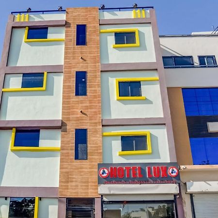 Spot On 76764 Hotel Lux Индаур Экстерьер фото