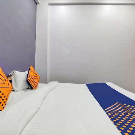 Spot On 76764 Hotel Lux Индаур Экстерьер фото