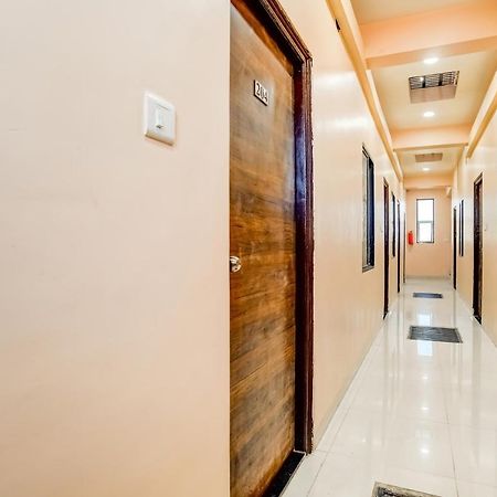 Spot On 76764 Hotel Lux Индаур Экстерьер фото