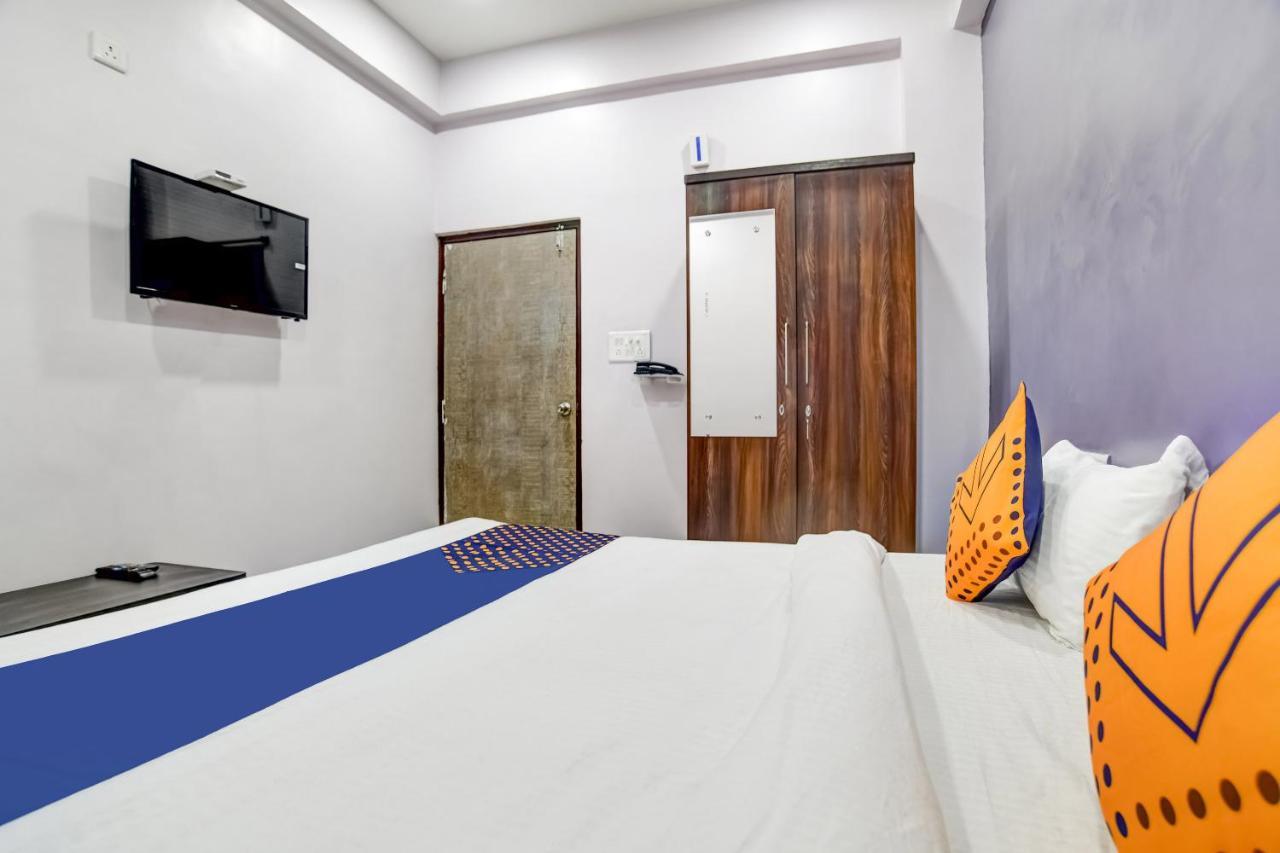 Spot On 76764 Hotel Lux Индаур Экстерьер фото