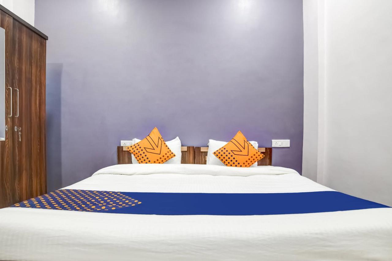 Spot On 76764 Hotel Lux Индаур Экстерьер фото