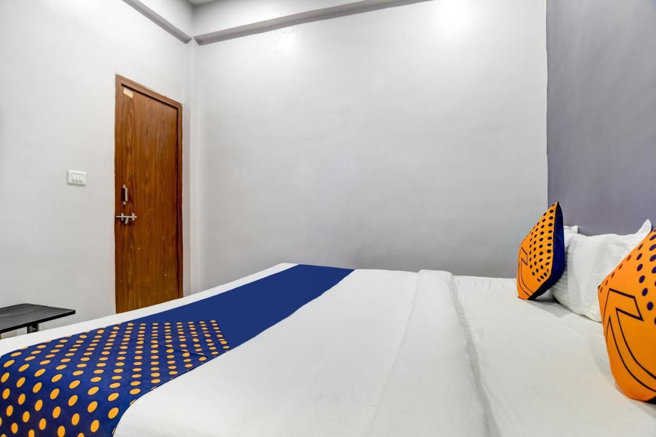 Spot On 76764 Hotel Lux Индаур Экстерьер фото