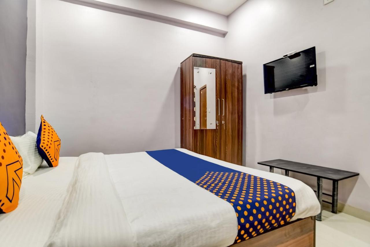 Spot On 76764 Hotel Lux Индаур Экстерьер фото