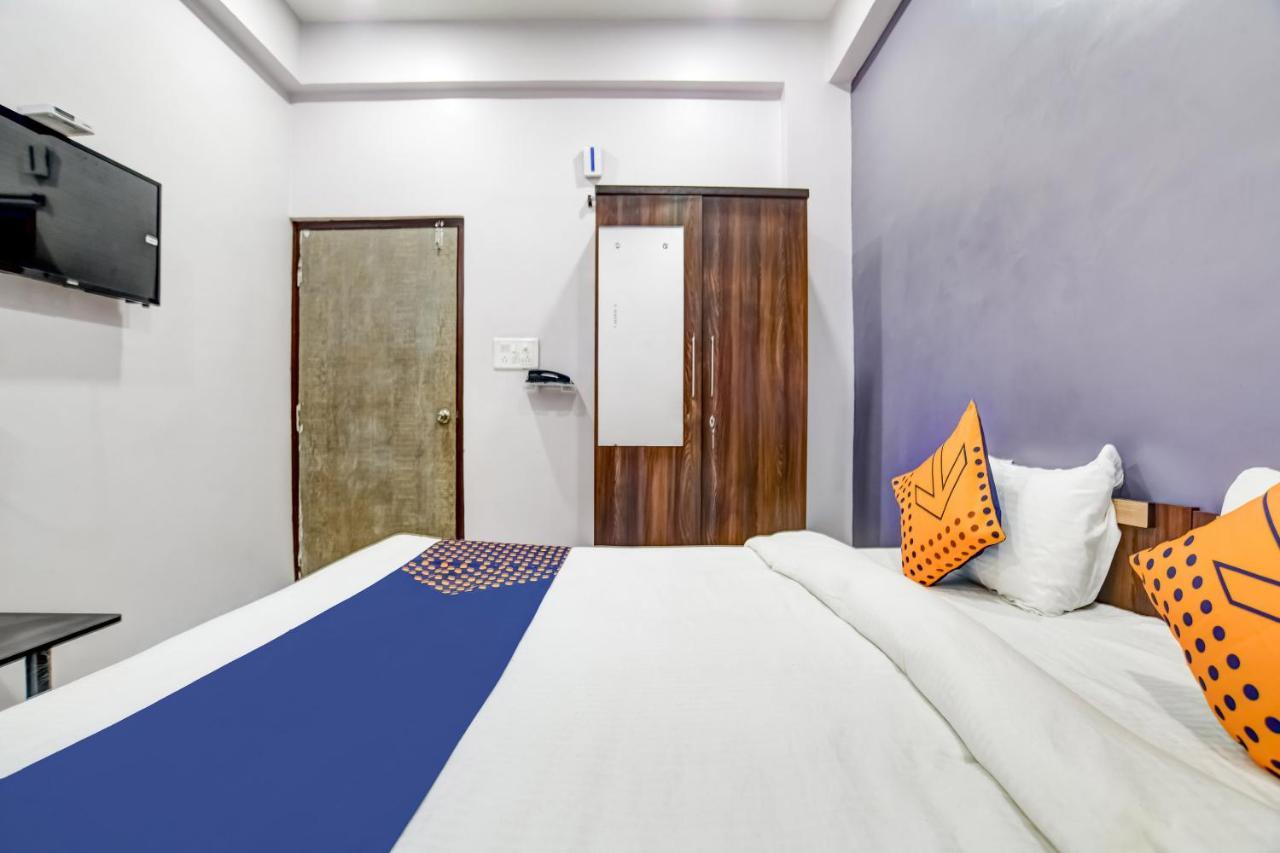 Spot On 76764 Hotel Lux Индаур Экстерьер фото