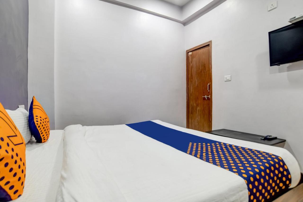 Spot On 76764 Hotel Lux Индаур Экстерьер фото