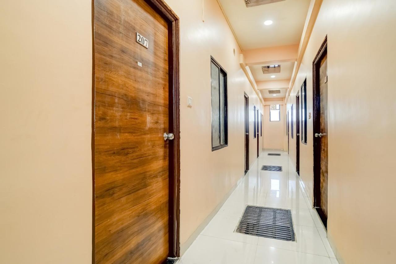 Spot On 76764 Hotel Lux Индаур Экстерьер фото