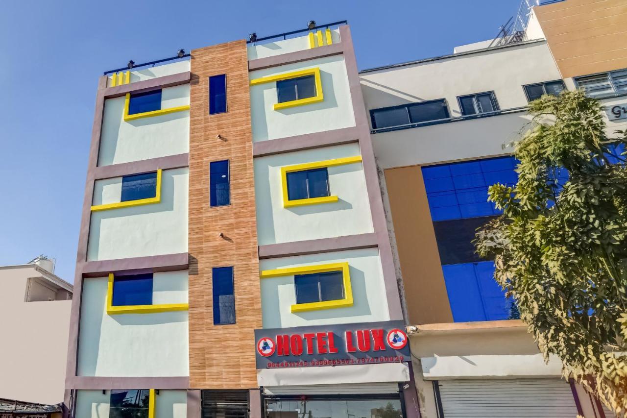 Spot On 76764 Hotel Lux Индаур Экстерьер фото