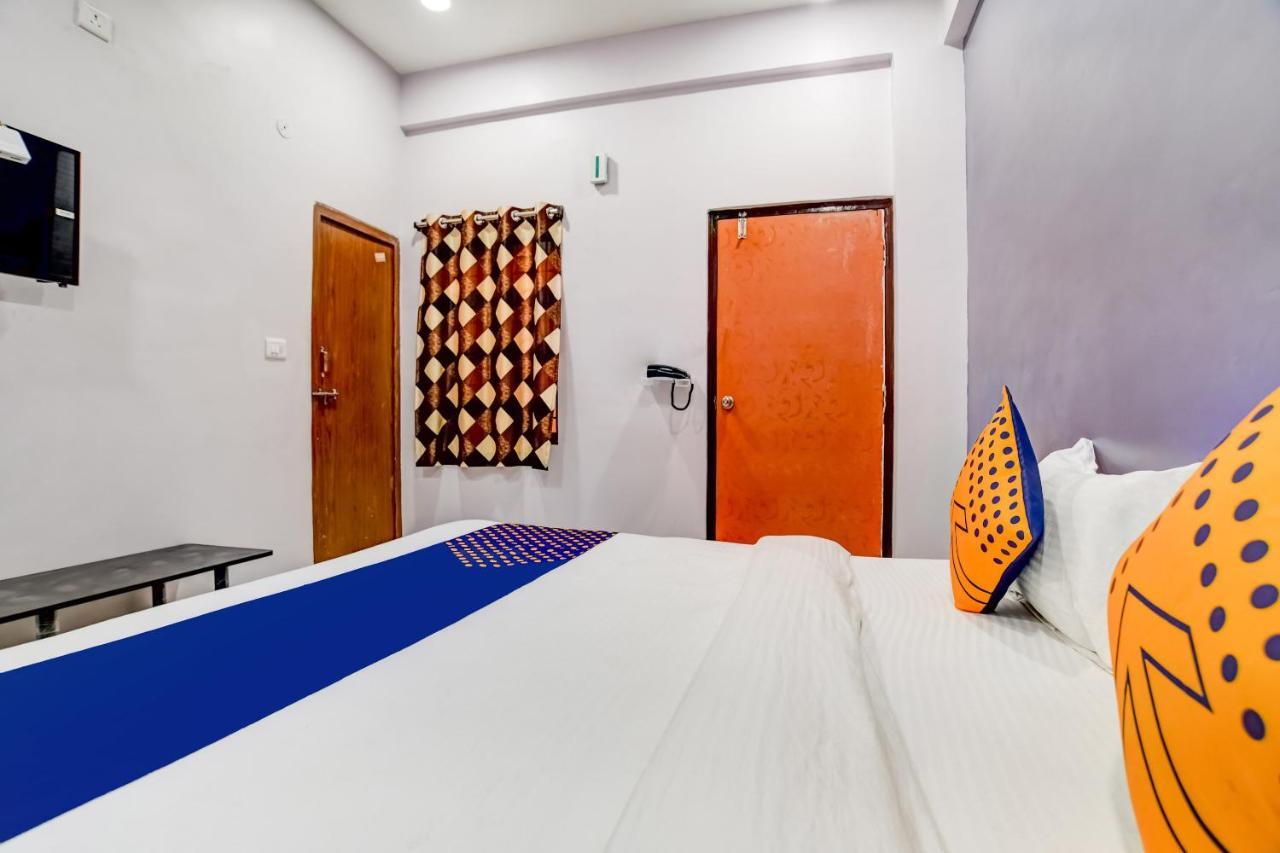 Spot On 76764 Hotel Lux Индаур Экстерьер фото